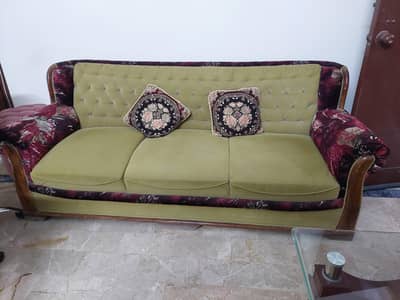 7 seater sofa set with free table
