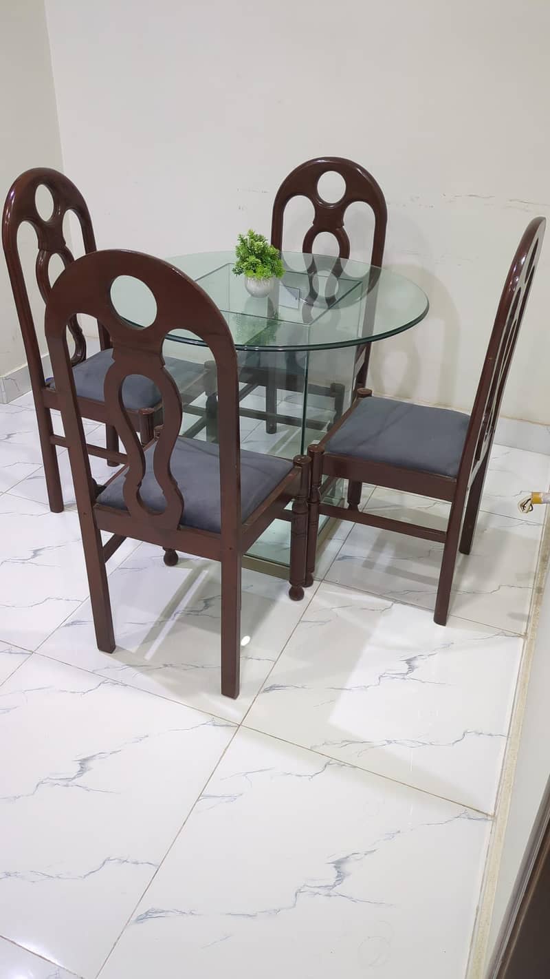 4 Seater Dinning Table 0