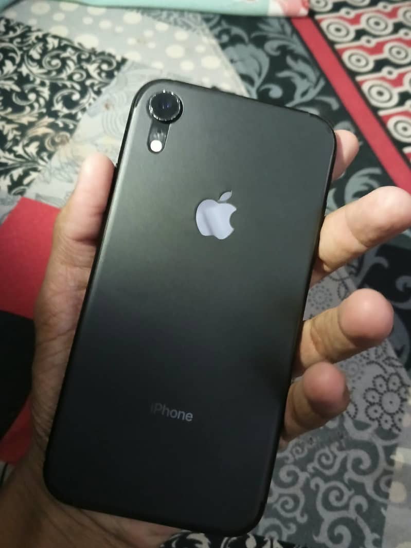 Apple iPhone XR 4