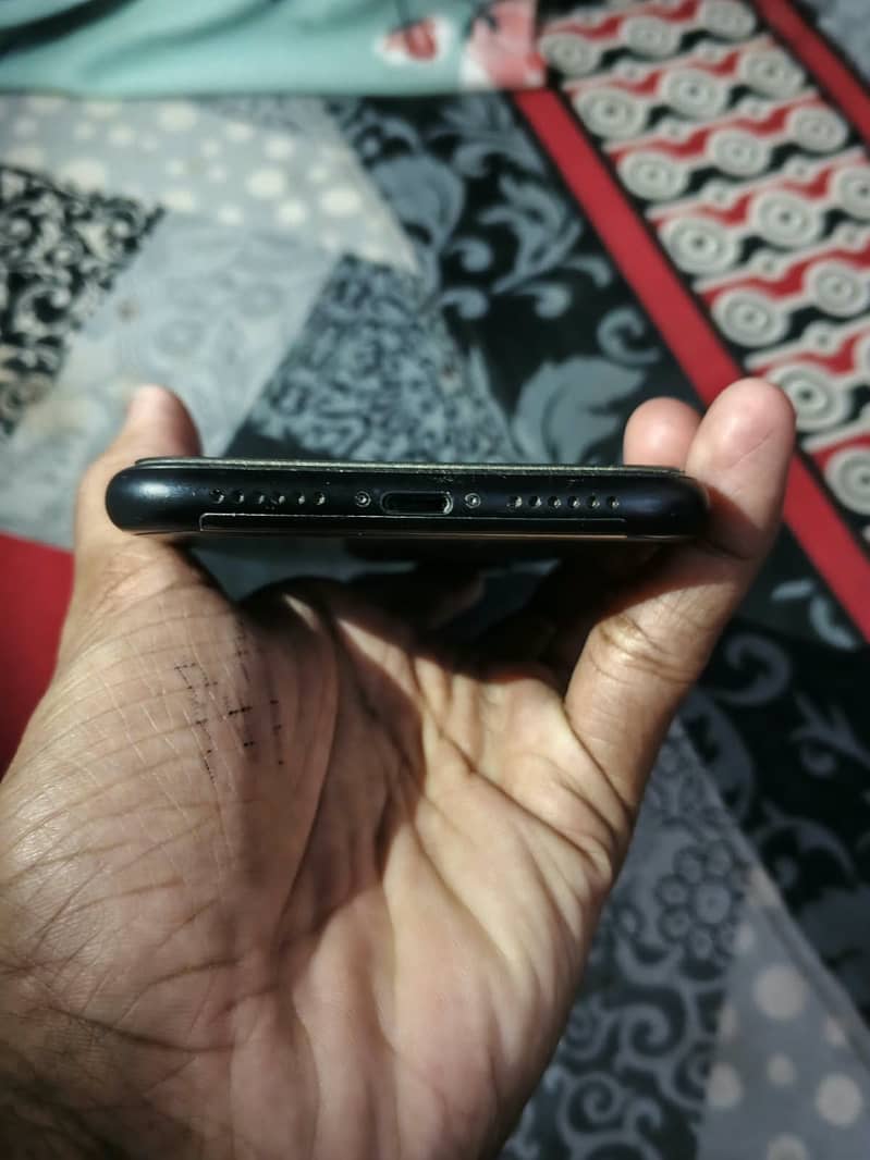 Apple iPhone XR 5