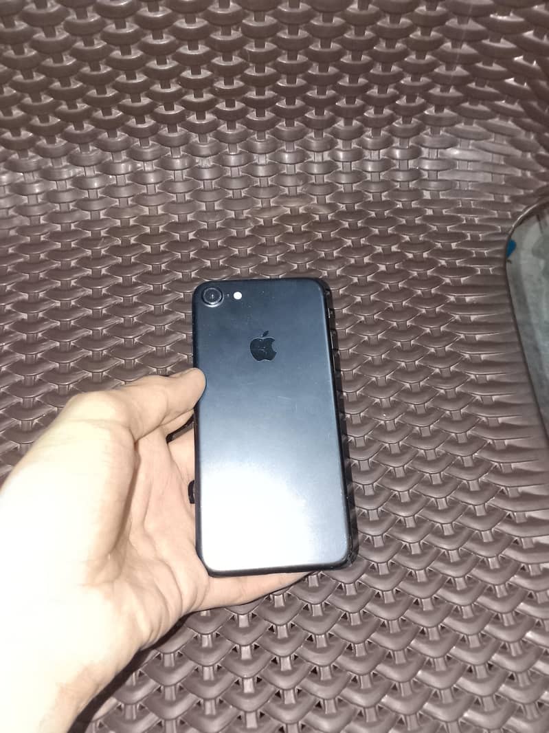 Apple iPhone 7 1
