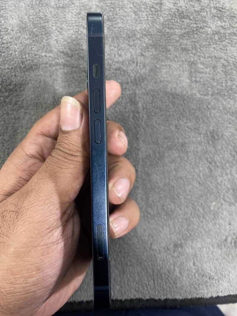 Apple iPhone 13 2