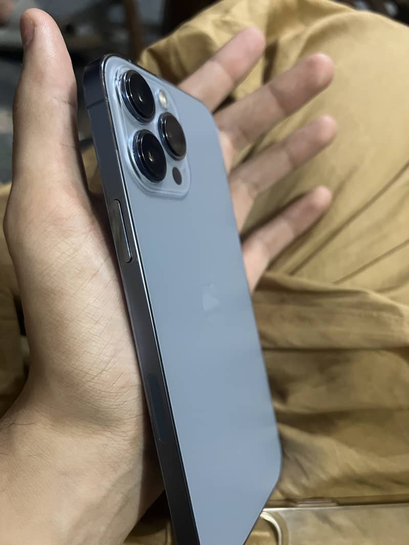 Apple iPhone 13 Pro Max 1