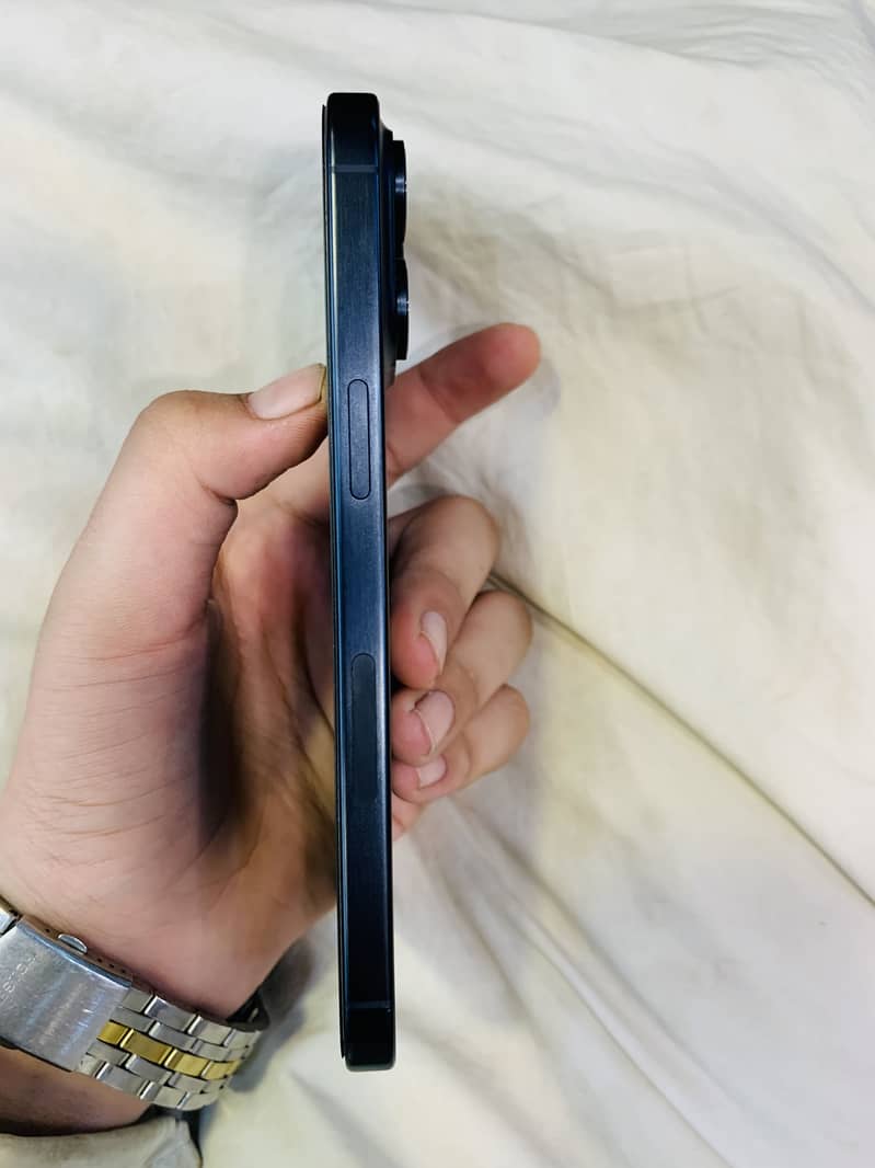 iPhone 15 Pro Max JV 2