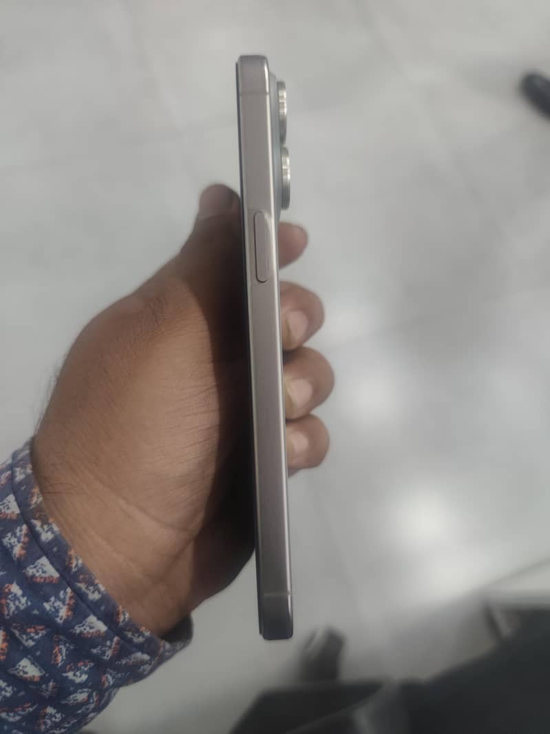 Apple iPhone 15 Pro Max 2