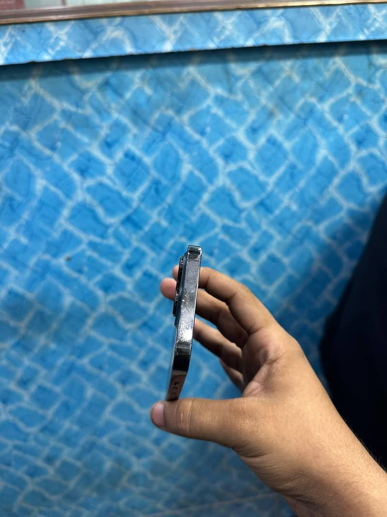 Apple iPhone 13 Pro 1
