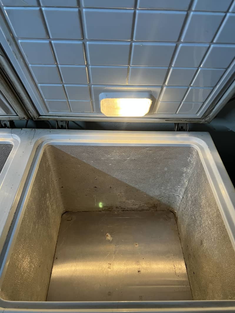 Waves deep freezer 0