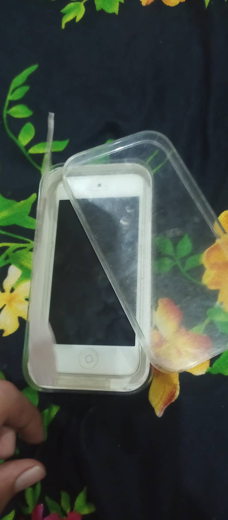 Apple ipod touch condition 10/10 3