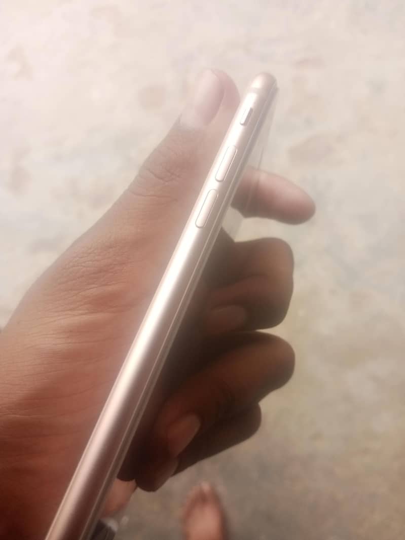Apple iPhone 8 3