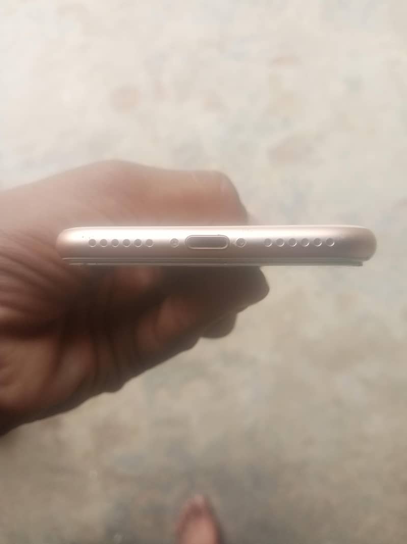 Apple iPhone 8 4