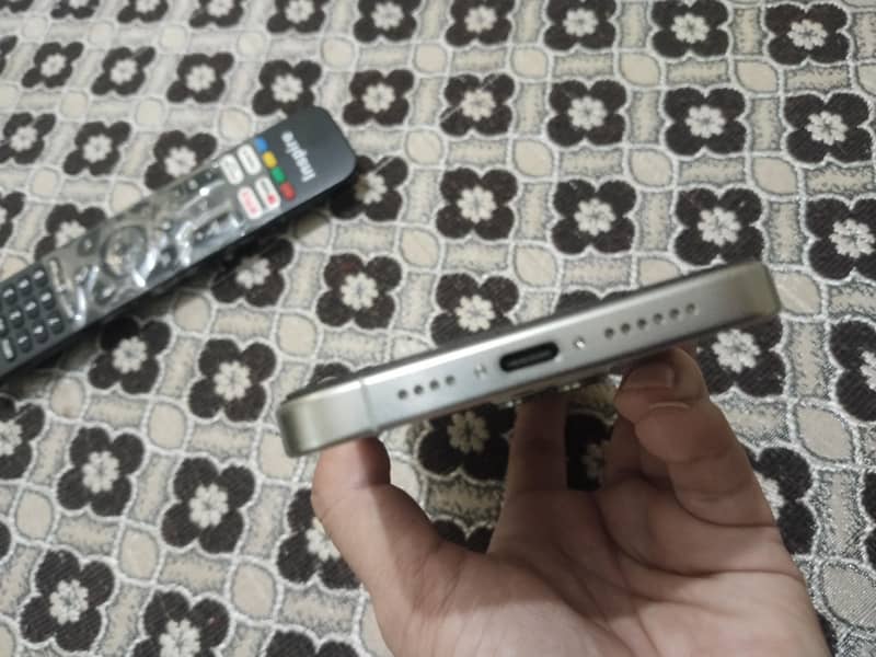 Apple iPhone 15 Pro Max 2