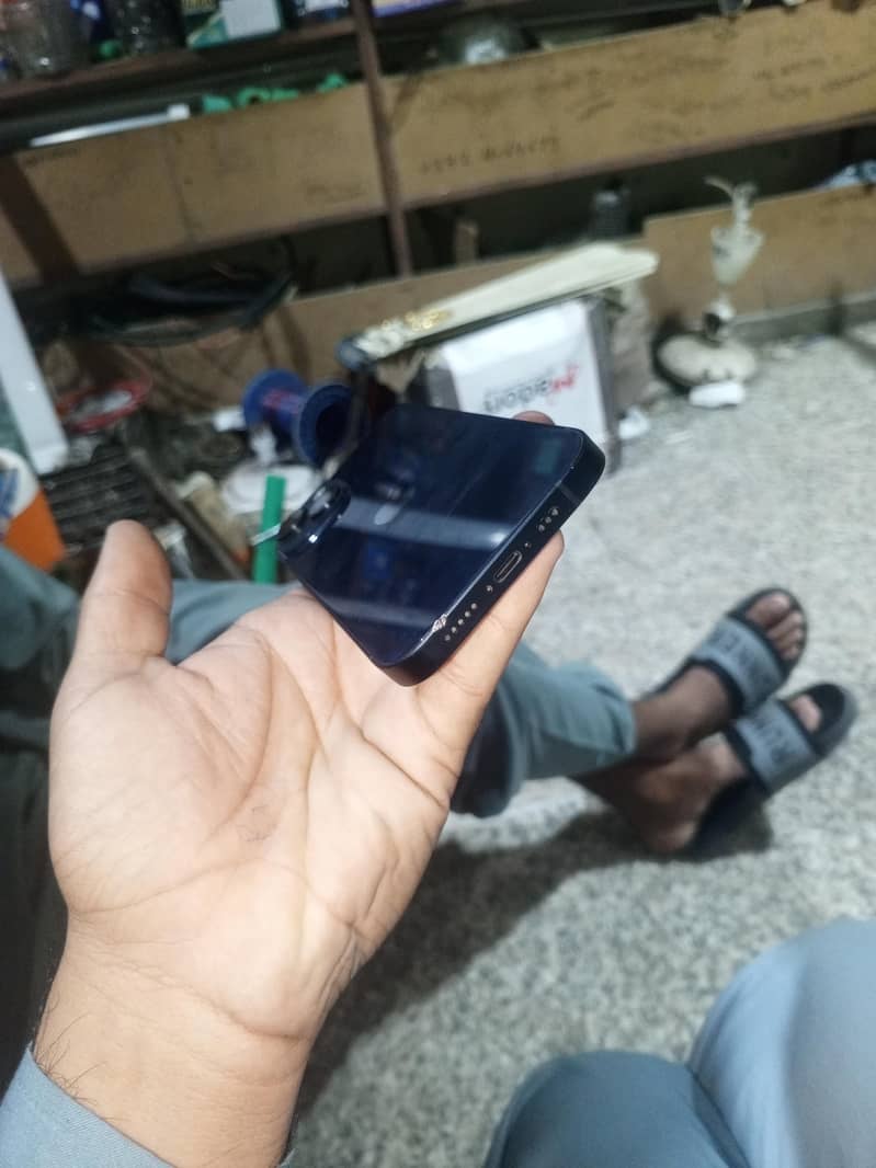 Apple iPhone 14 3