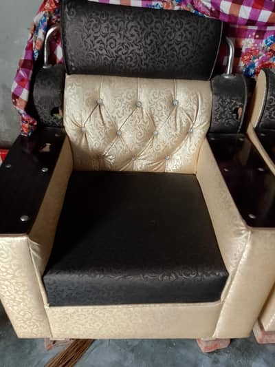 all set funichar bed. sofa set almari etc condition 10/8