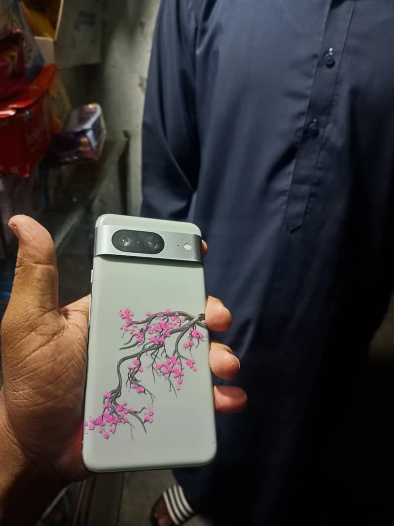 Google Pixel 8 4