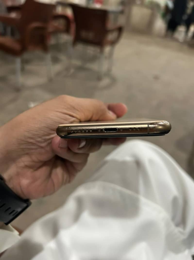 Apple iPhone XS 1