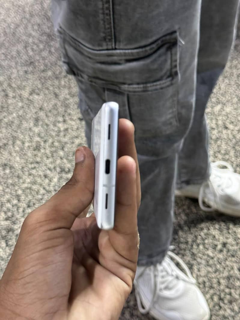 Google Pixel 7a 5