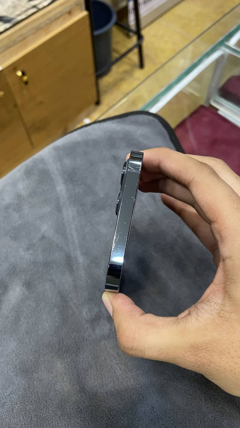 Apple iPhone 12 Pro Max 4