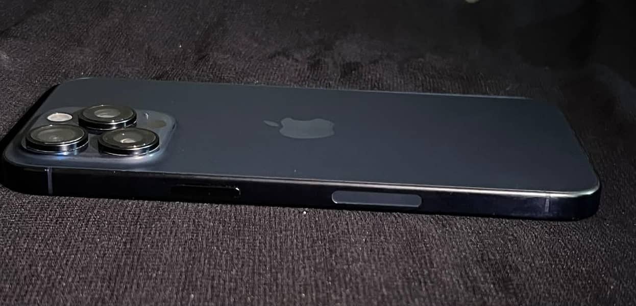 Apple iPhone 15 Pro Max 3