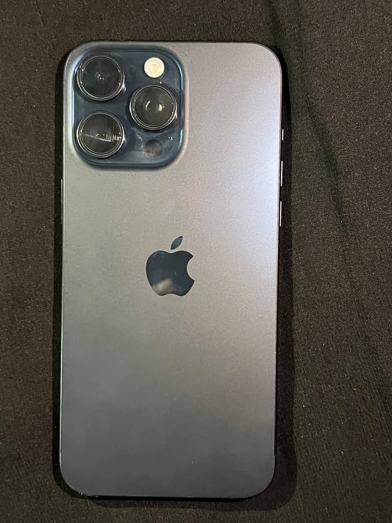 Apple iPhone 15 Pro Max 6