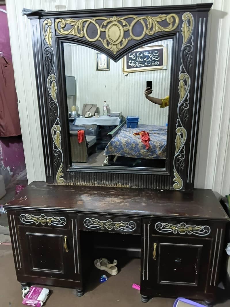Dressing Table 0