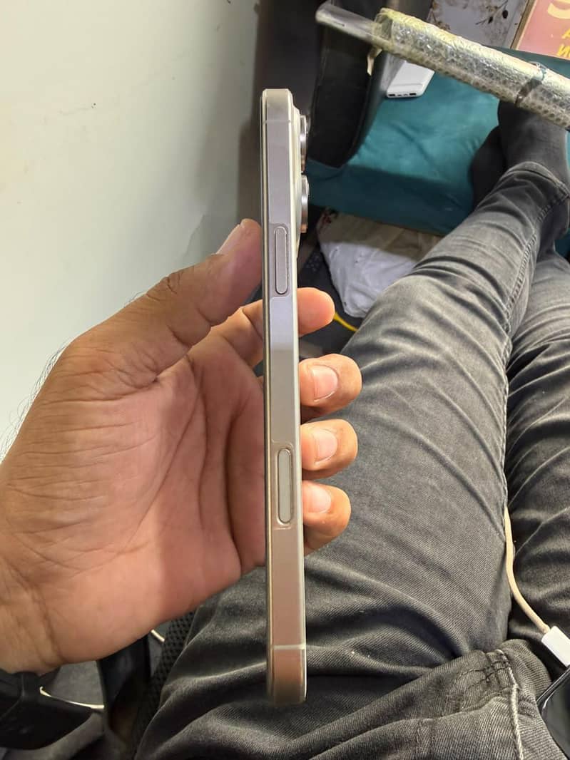 Apple iPhone 16 Pro Max 3