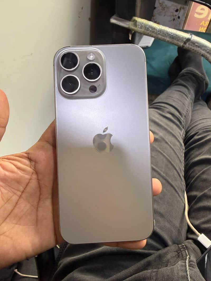 Apple iPhone 16 Pro Max 4