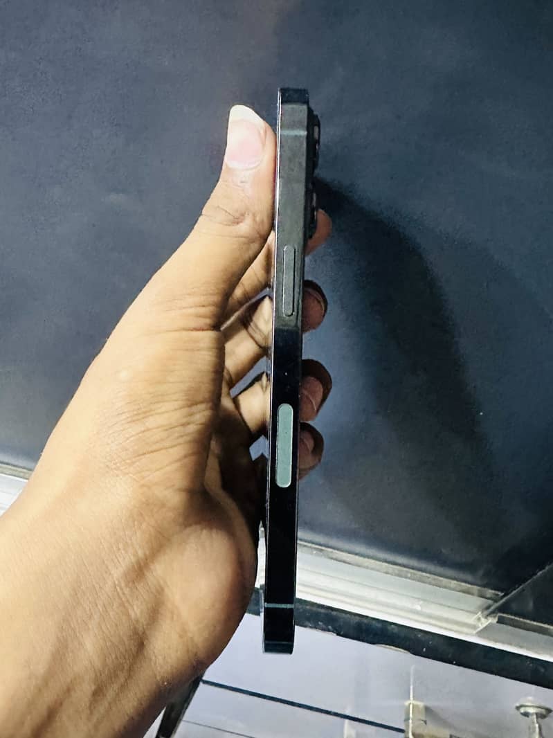 Apple iPhone 13 Pro 2