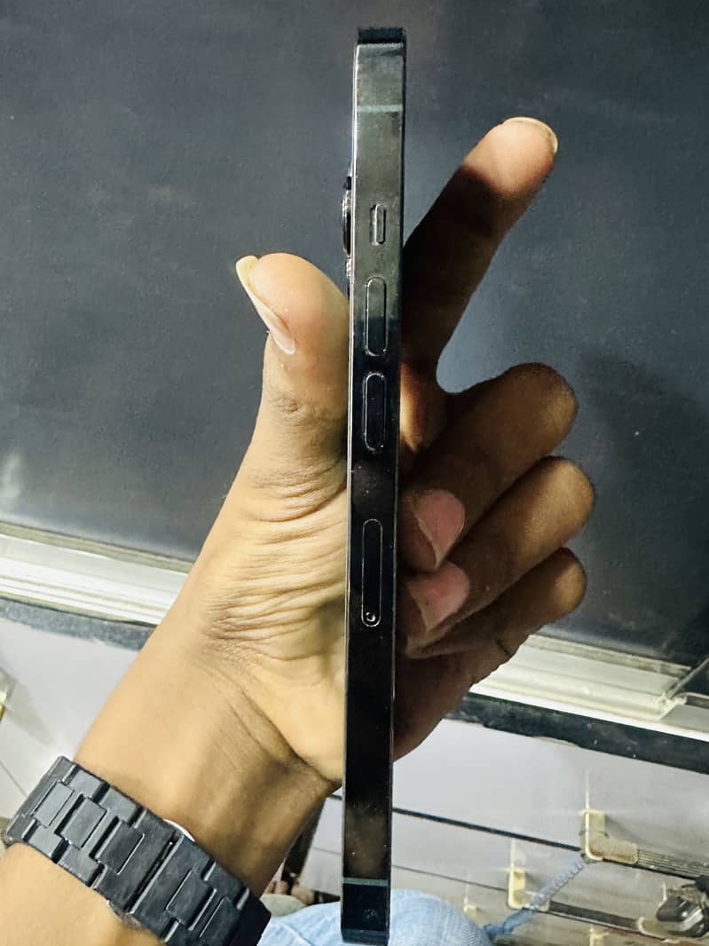 Apple iPhone 13 Pro 3