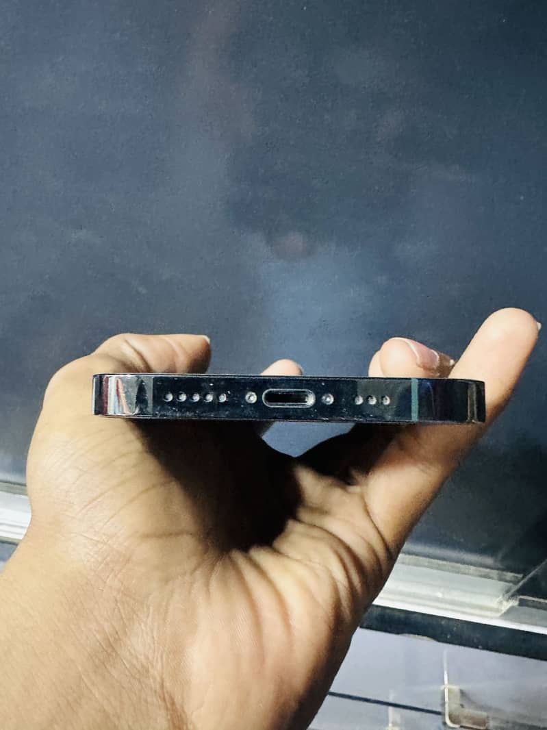 Apple iPhone 13 Pro 4