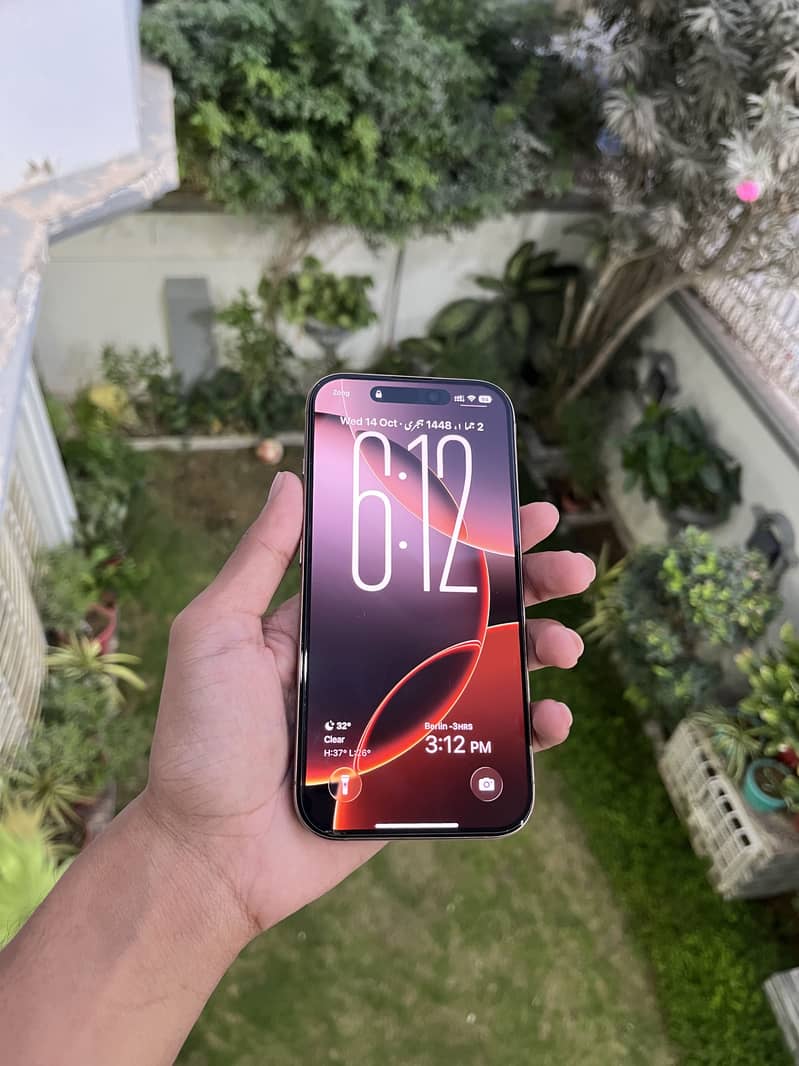Apple iPhone 16 Pro 2