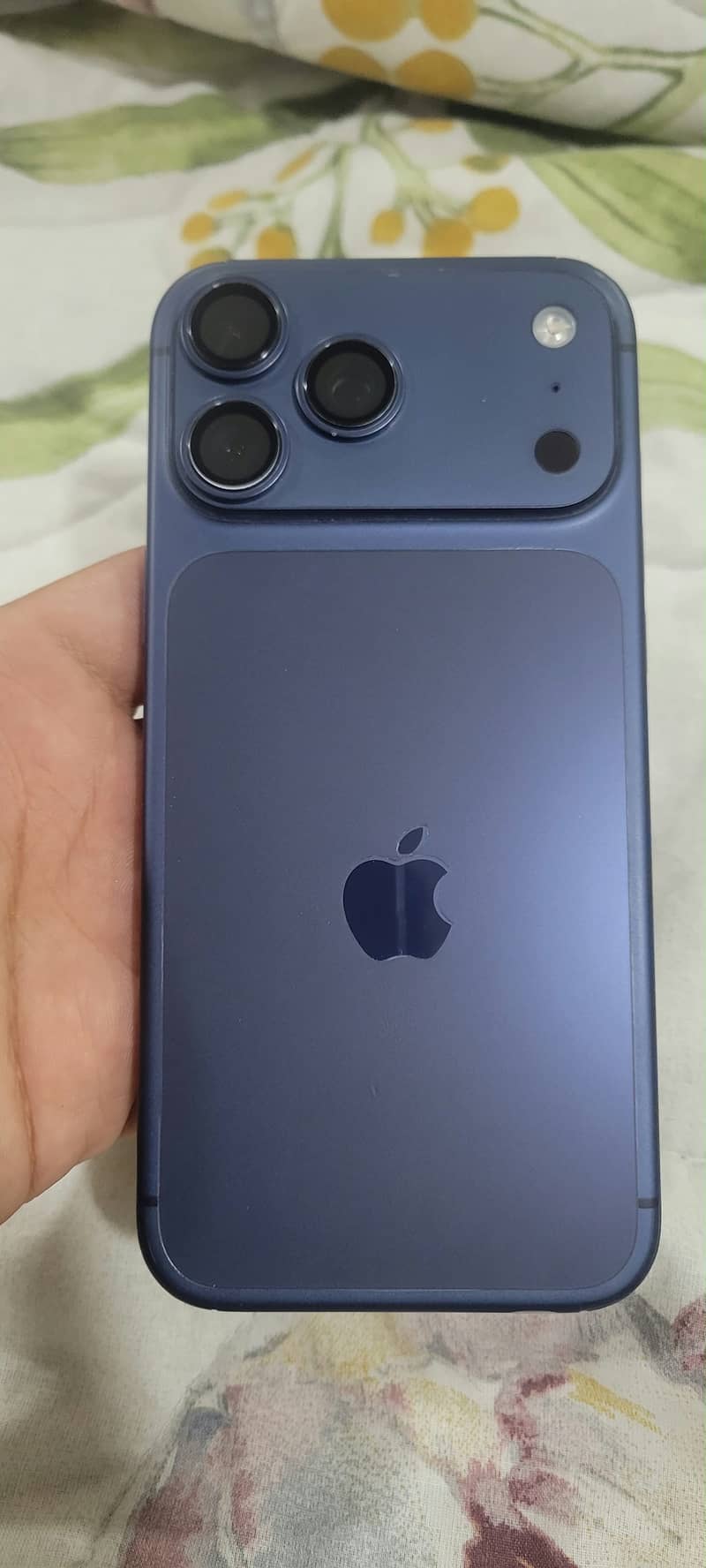 Apple iPhone 17 Pro Max 4