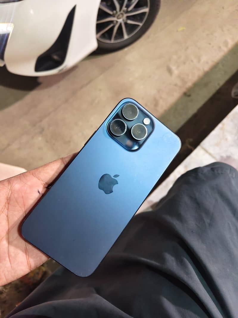 Apple iPhone 15 Pro Max 0