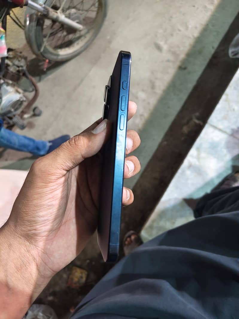Apple iPhone 15 Pro Max 2