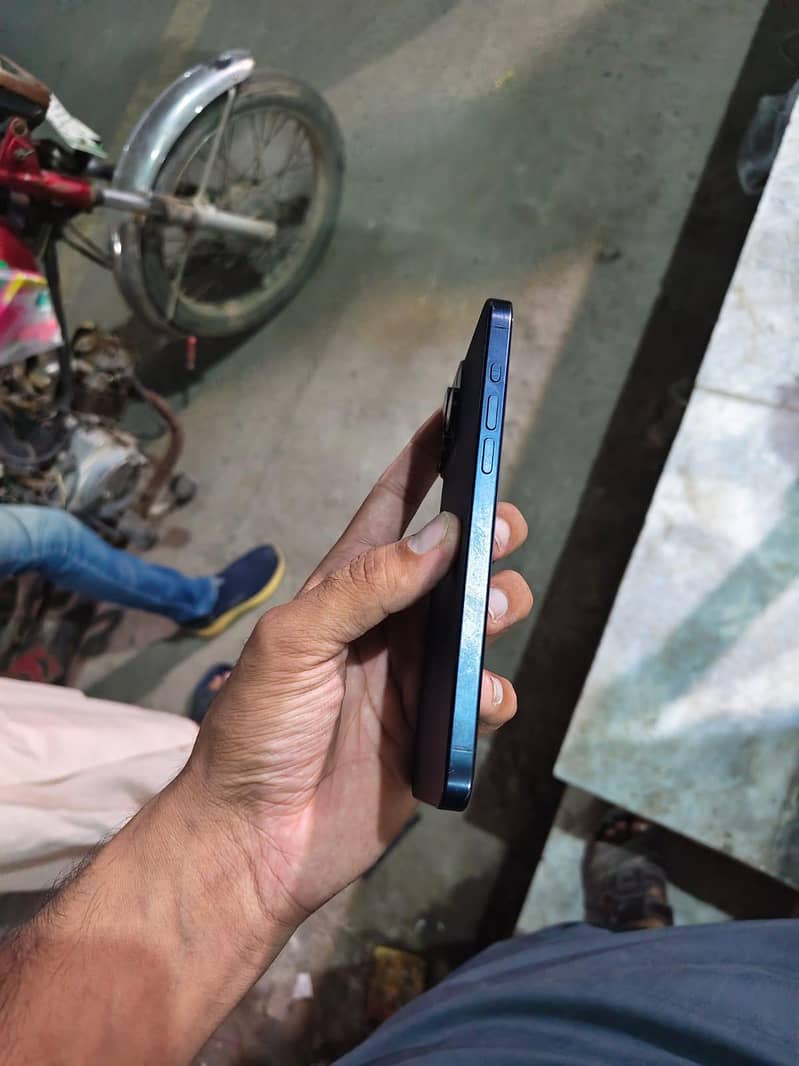 Apple iPhone 15 Pro Max 5