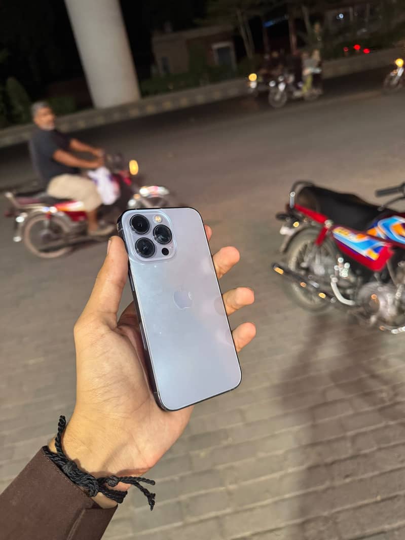 Apple iPhone 13 Pro 1