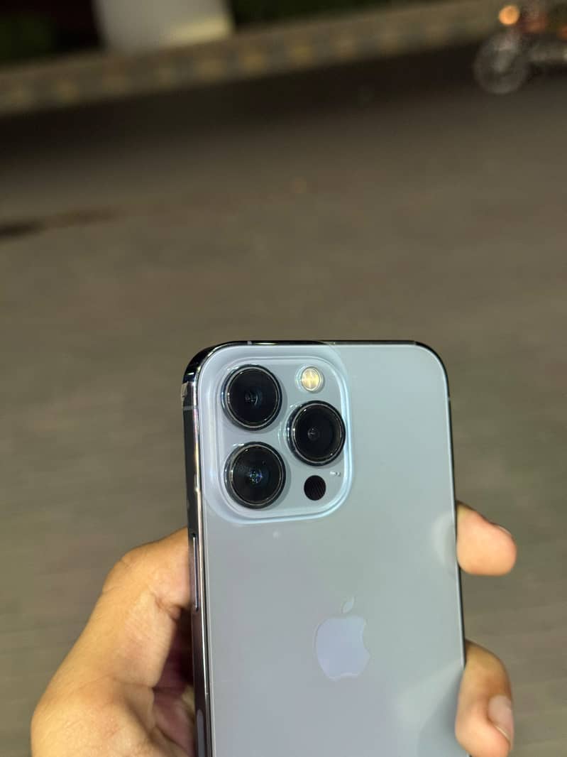 Apple iPhone 13 Pro 2
