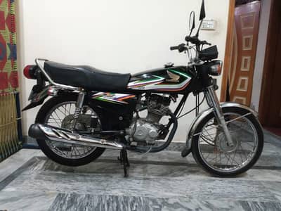 Honda 125 out class condition just 12000 Chala h