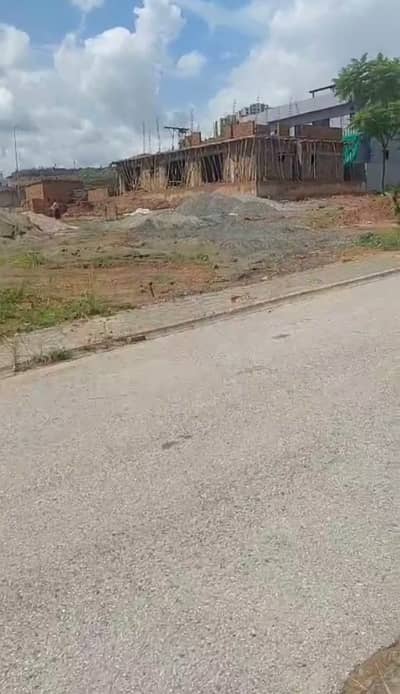 1 KNALP LOT DHA 4 SECTOR A STREET 2