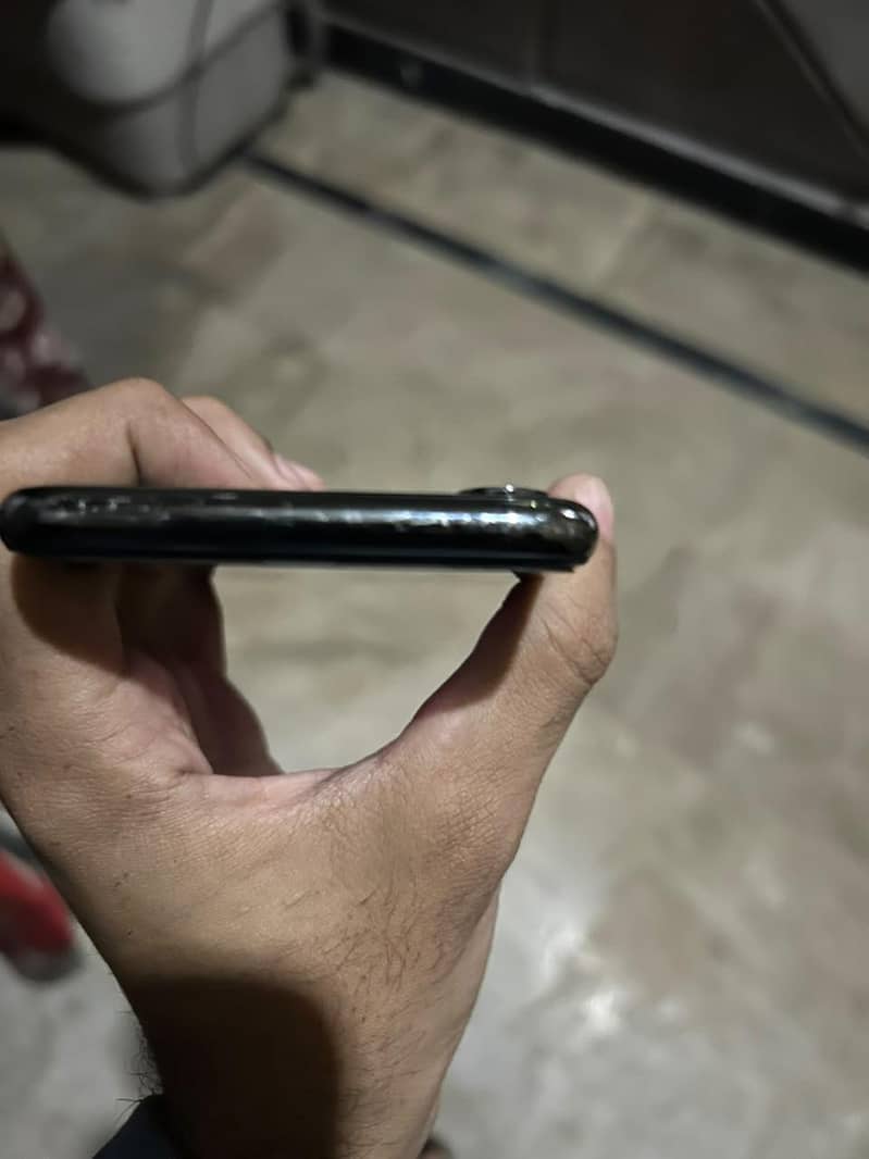Apple iPhone X 4