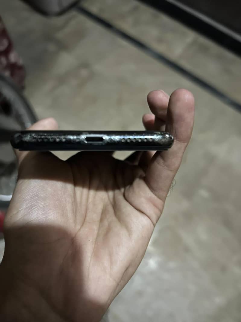 Apple iPhone X 5
