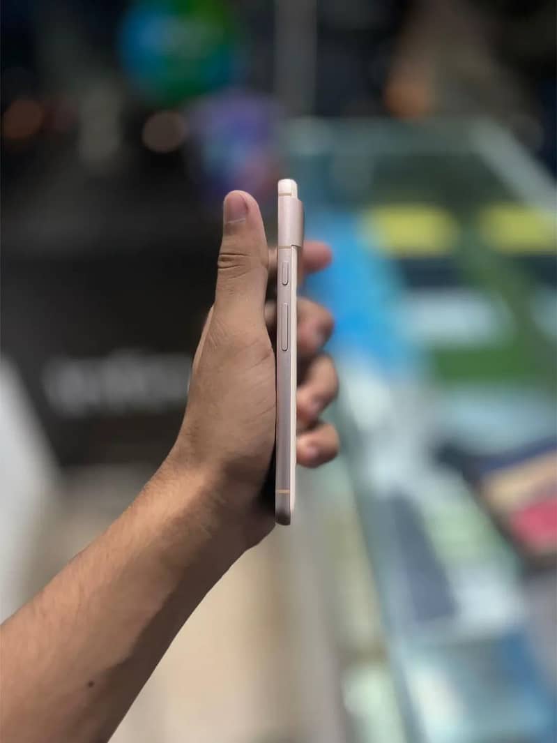 Google Pixel 8 2