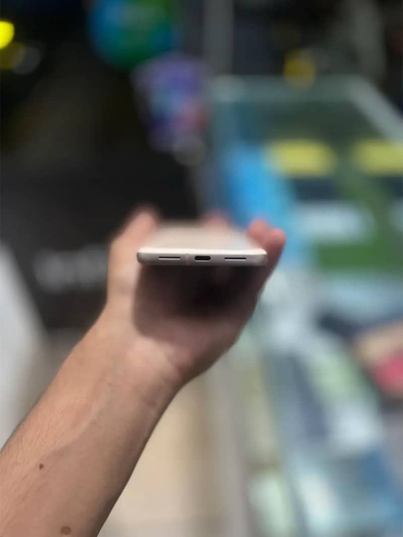 Google Pixel 8 4