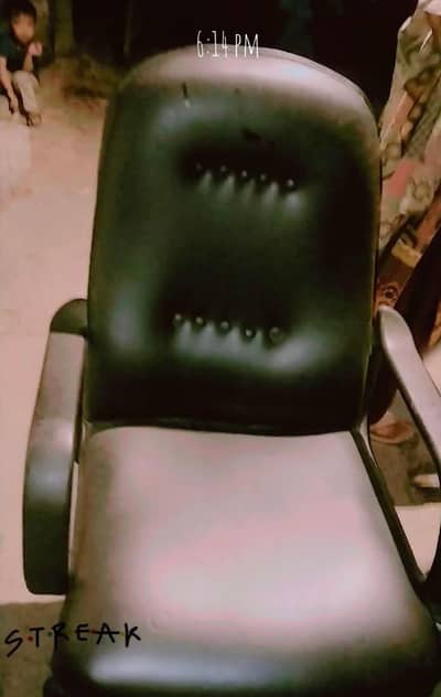 2 chair hain