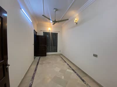 One Kanal Upper Portion In Neelum Block, DC Colony Gujranwala