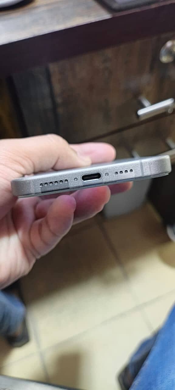 Apple iPhone 15 Pro Max 4