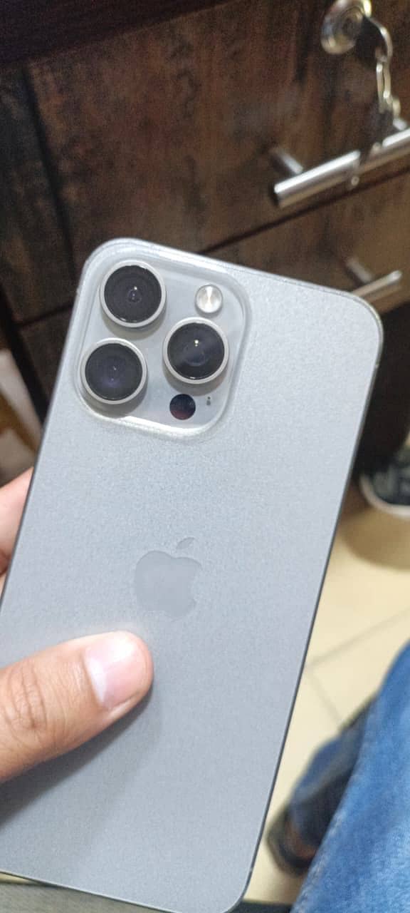 Apple iPhone 15 Pro Max 6