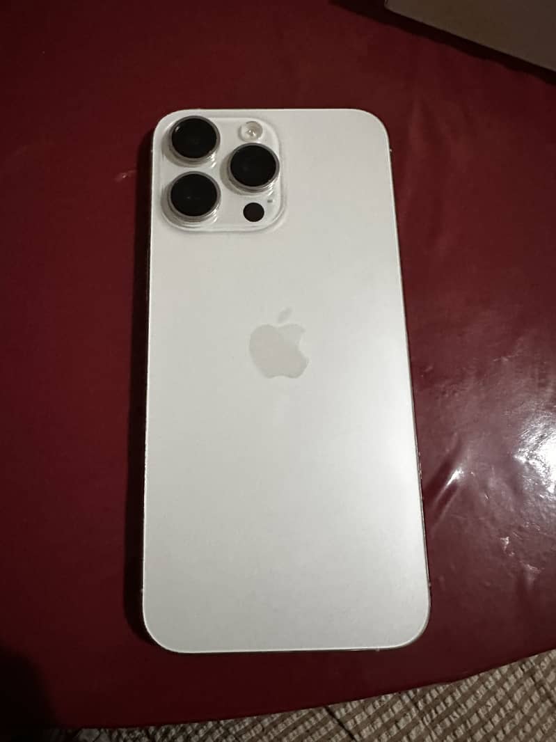 Apple iPhone 15 Pro Max 3