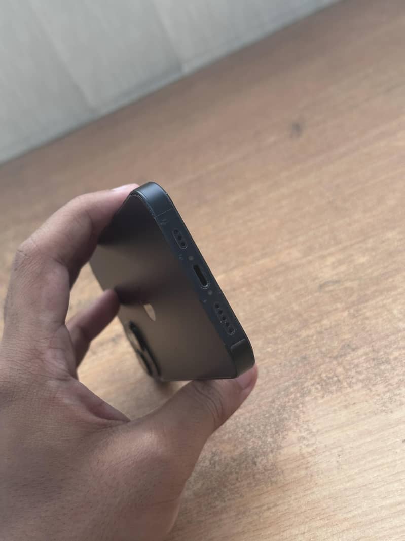 Apple iPhone 13 2