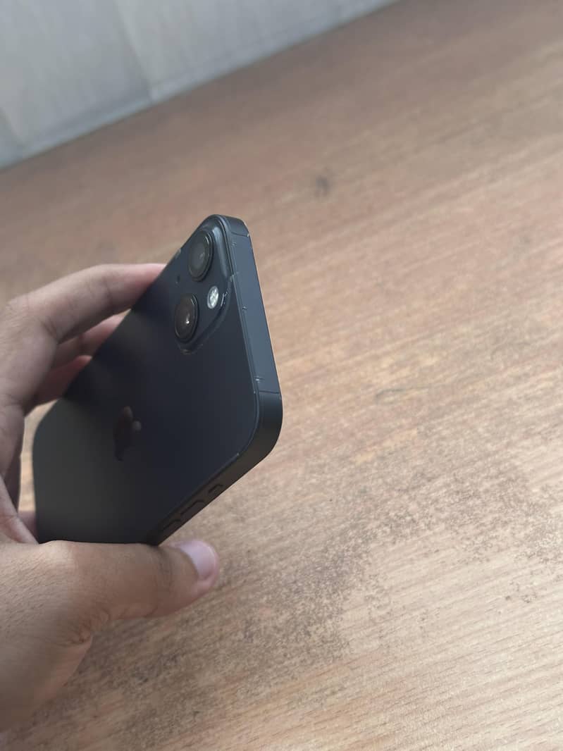 Apple iPhone 13 4