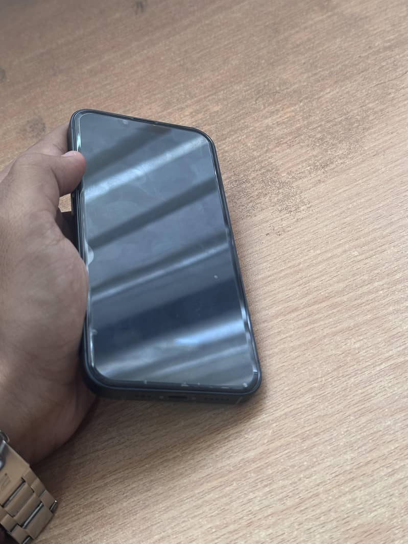 Apple iPhone 13 6